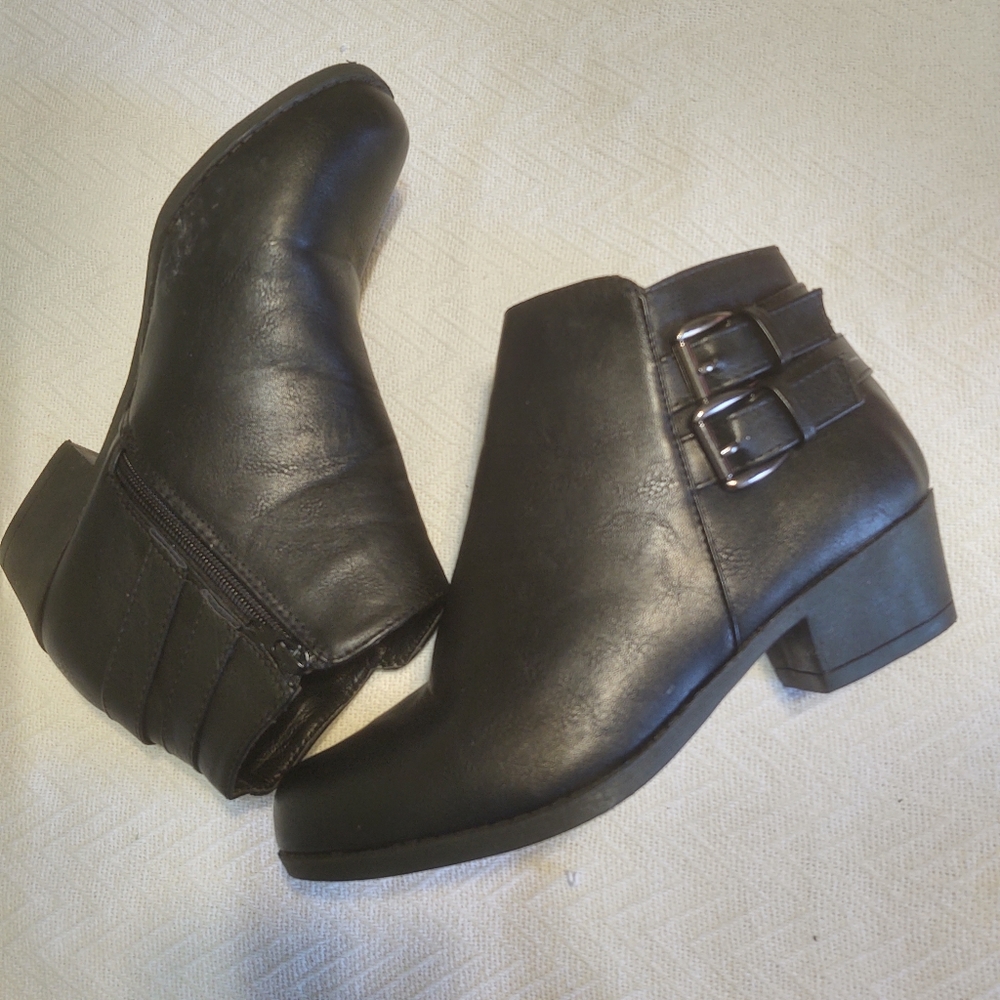 Black ankle boots size 8